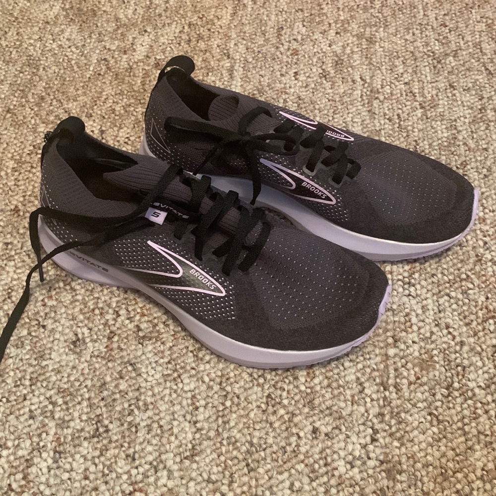 New with box brooks tennis shoes